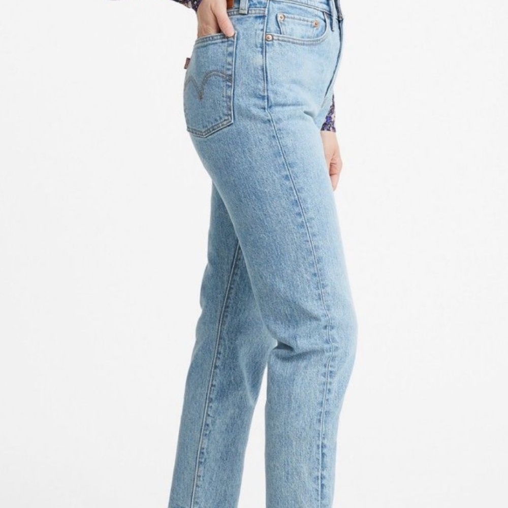 Levi’s | 24 Wedgie Fit Straight Jeans – Light Blue Wash - Picture 3 of 10